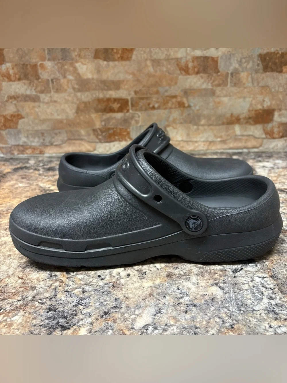 CROCS ICONIC COMFORT BLACK CLOGS Men’s Size 8 Women’s Size 10